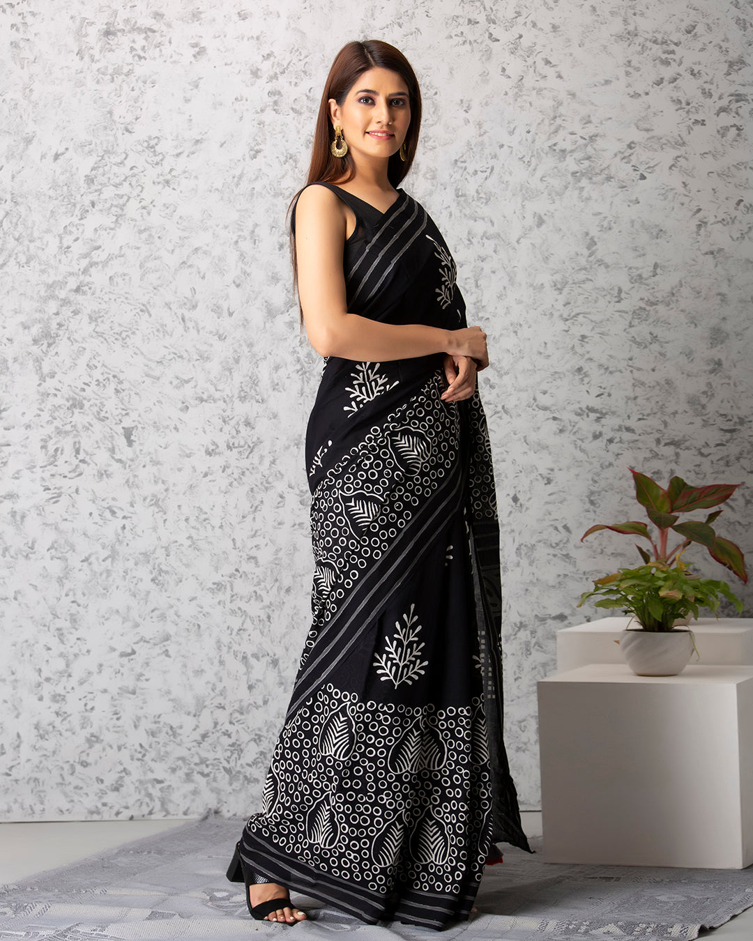 Handblock Print Mulmul Saree | Black Leafy Linear for Work, Brunch & Celebrations