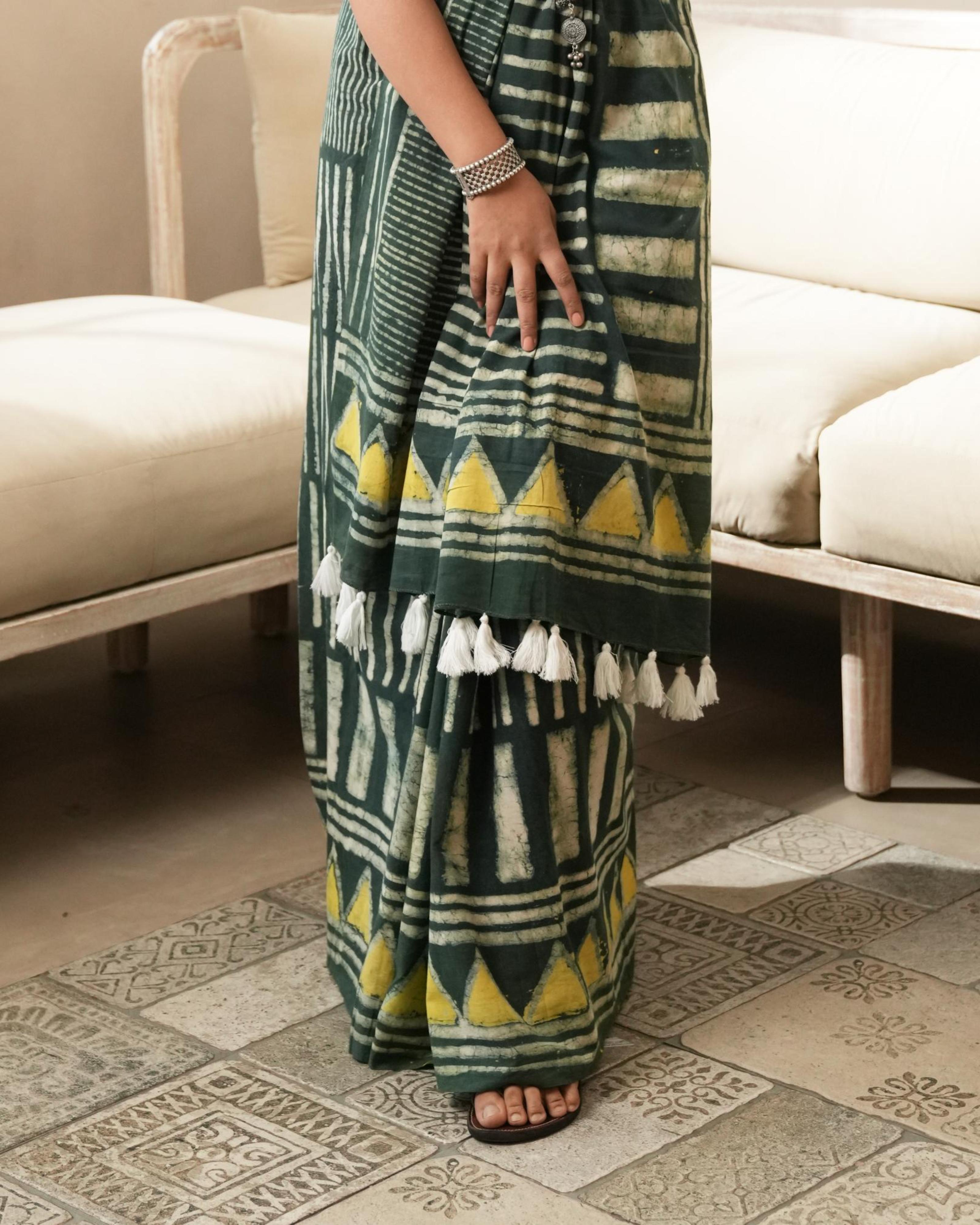 Dabu Print Mul Cotton Saree | Bottle Green Geometric for Creative Work & Casual Wear