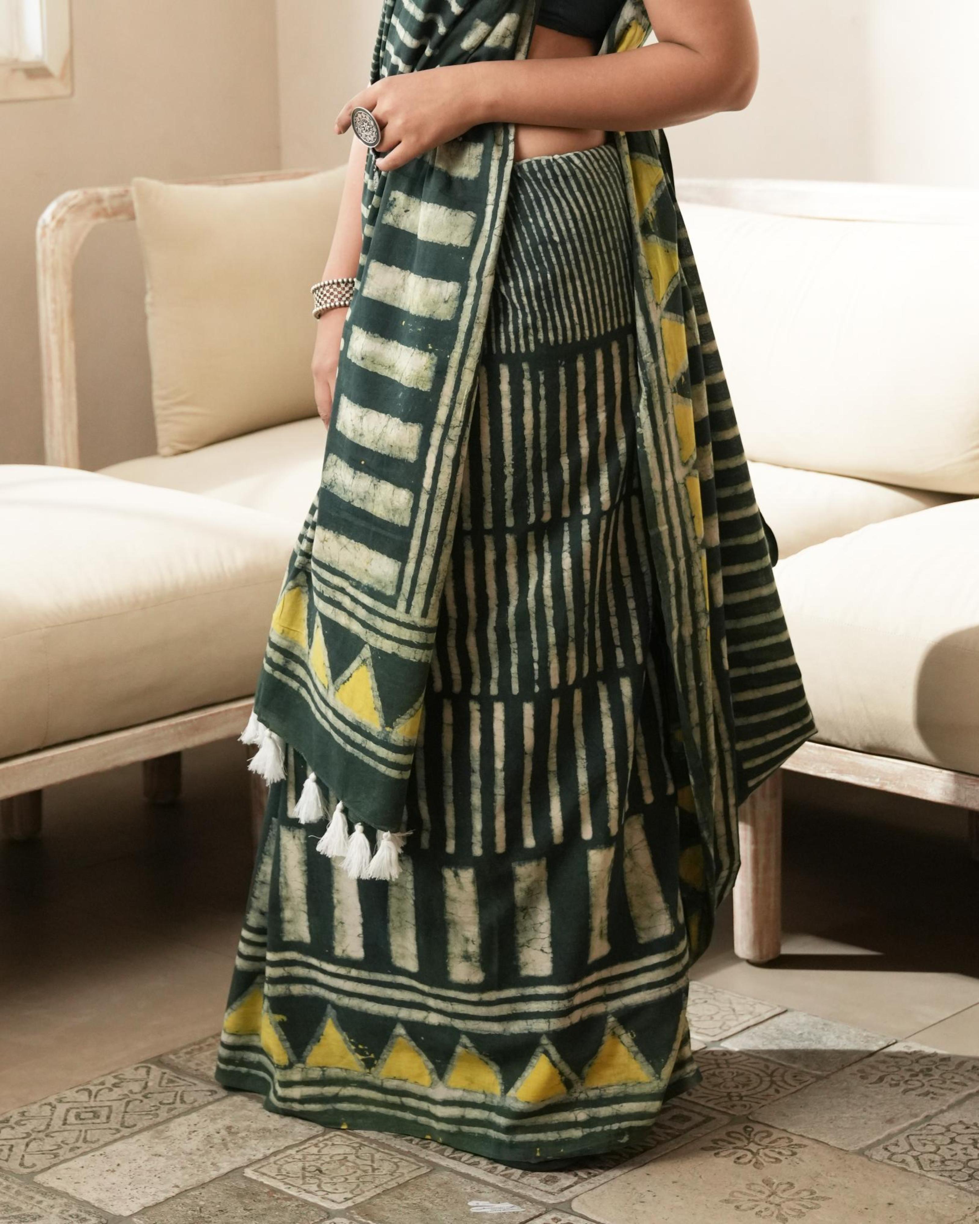Dabu Print Mul Cotton Saree | Bottle Green Geometric for Creative Work & Casual Wear