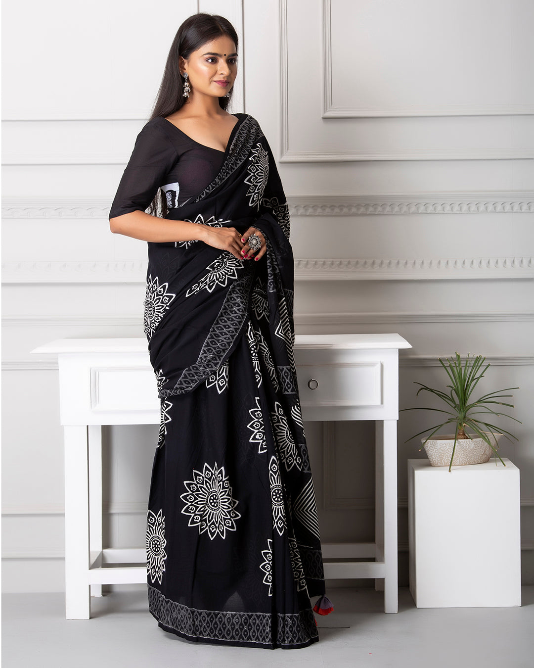 Handblock Print Mulmul Saree | Black Mandala Yantra for Festive & Cultural Events