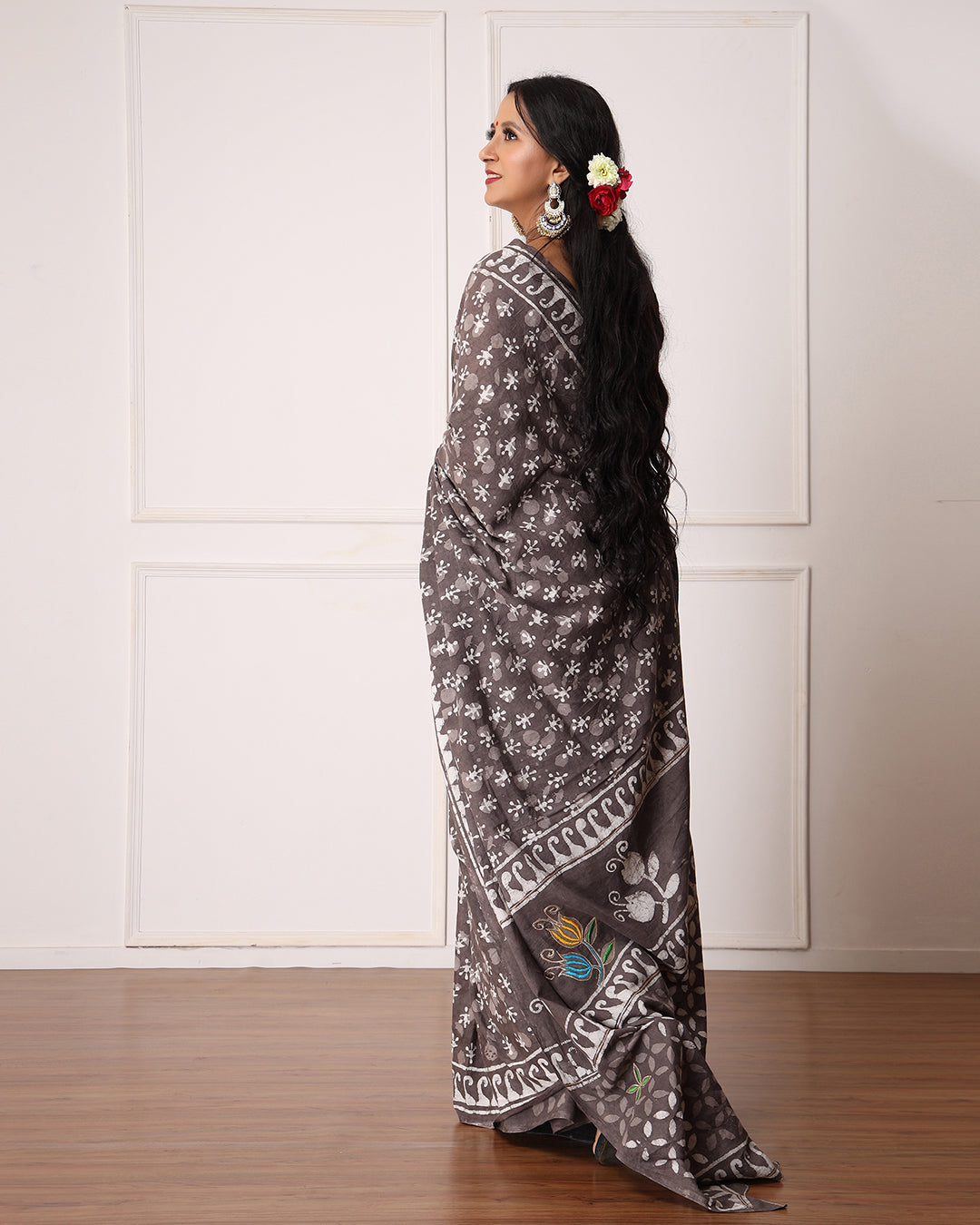 Dabu Print Mulmul Saree | Buti Grey with White Booti for Festive & Casual Wear