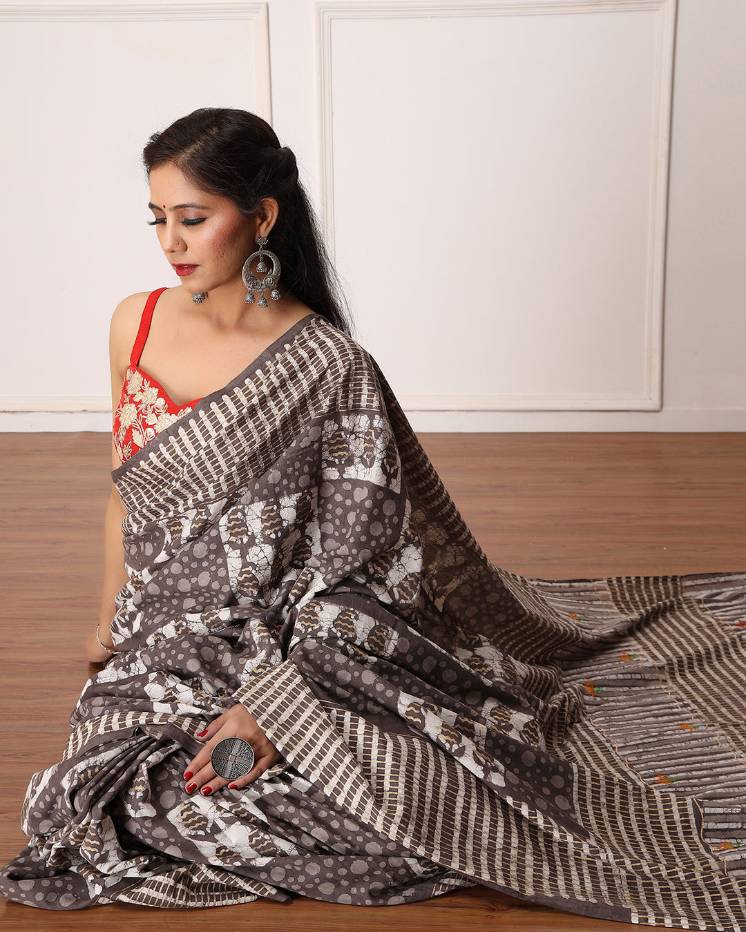 Dabu Print Mulmul Saree | Floral Grey for Work, Lunches & Festive Gatherings