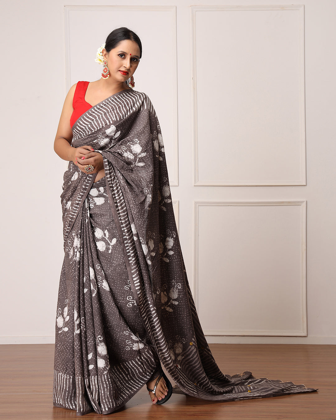 Dabu Print Mulmul Saree | White Floral Grey for Festive Events & Family Dinners