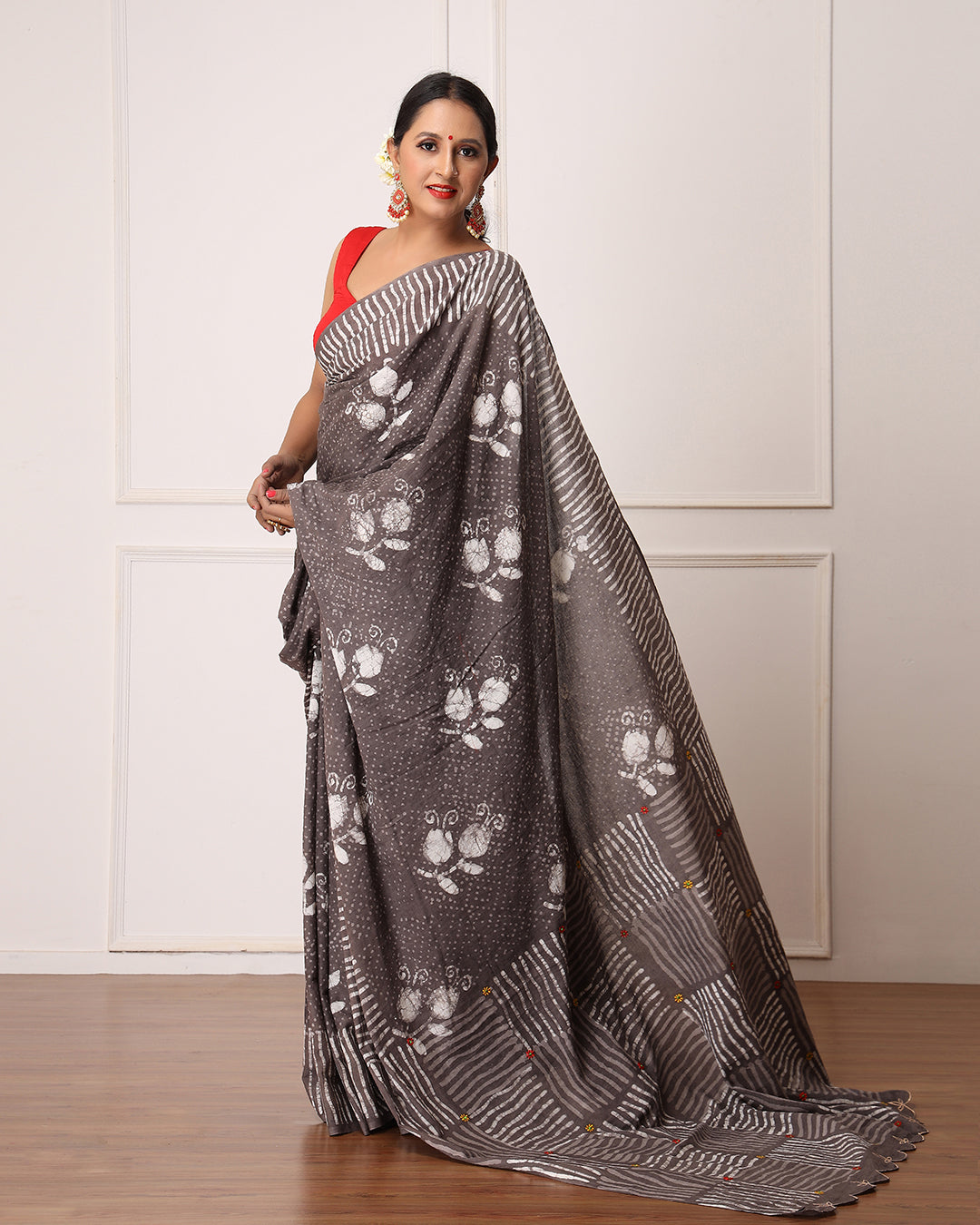 Dabu Print Mulmul Saree | White Floral Grey for Festive Events & Family Dinners