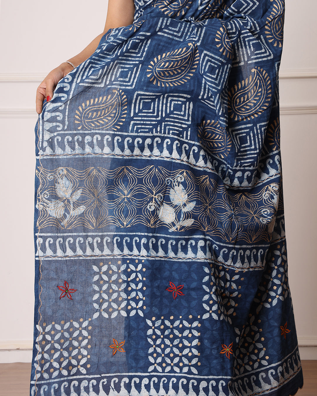 Dabu Print Mulmul Saree | White & Indigo Abstract for Work & Casual Outings