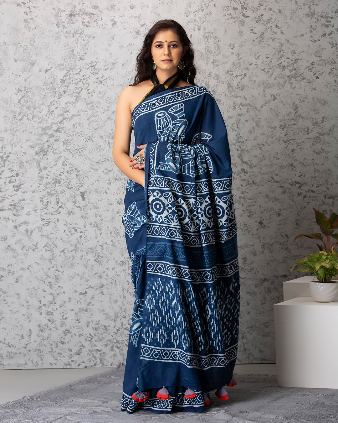 traditional dhol motif saree