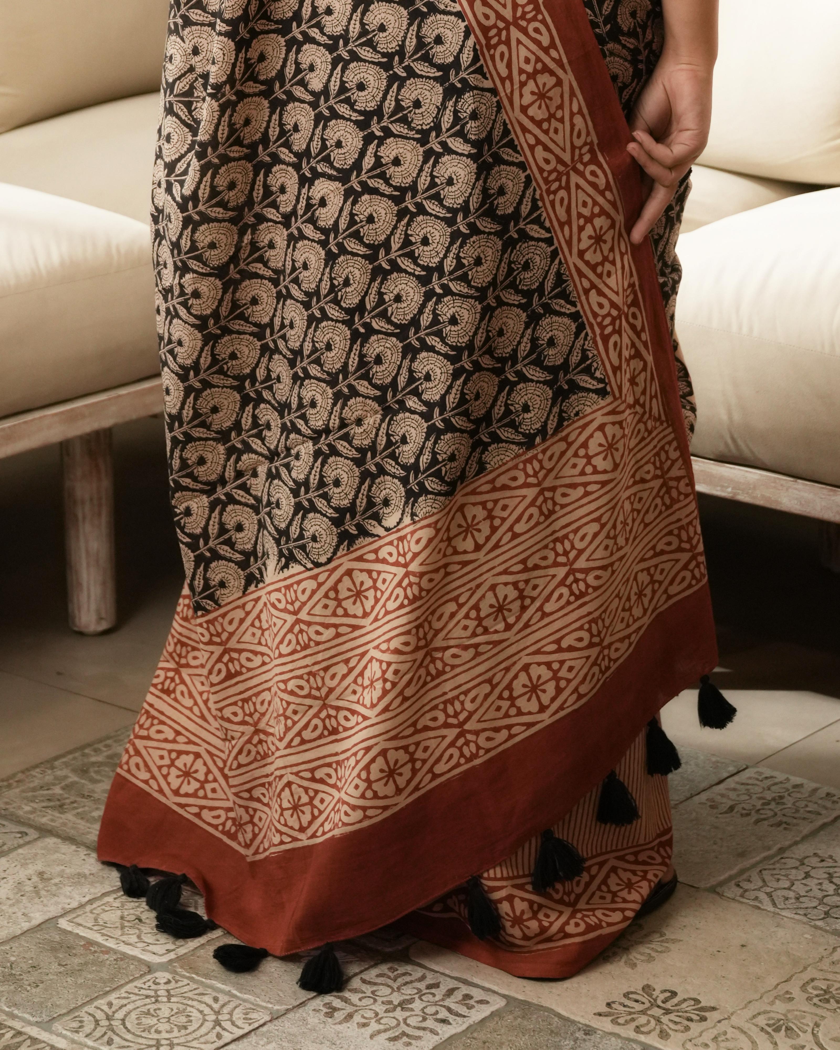 Bagru Print Mul Cotton Saree | Black Red Dual Jaal for Festive & Cultural Occasions