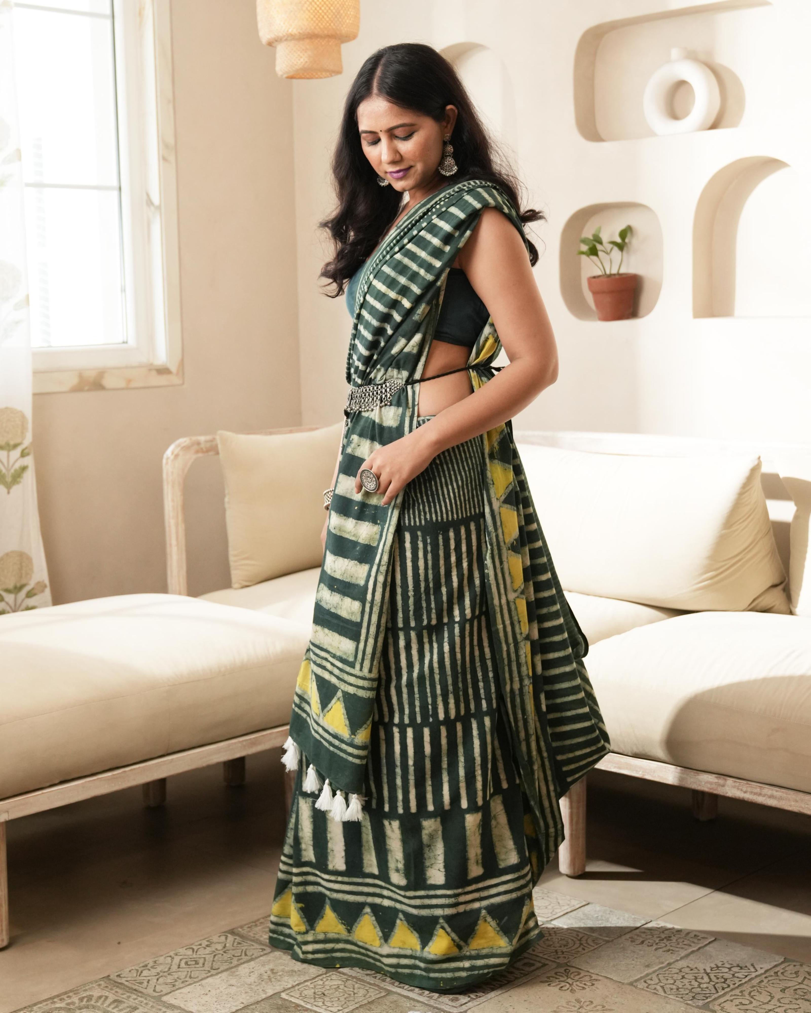 Dabu Print Mul Cotton Saree | Bottle Green Geometric for Creative Work & Casual Wear