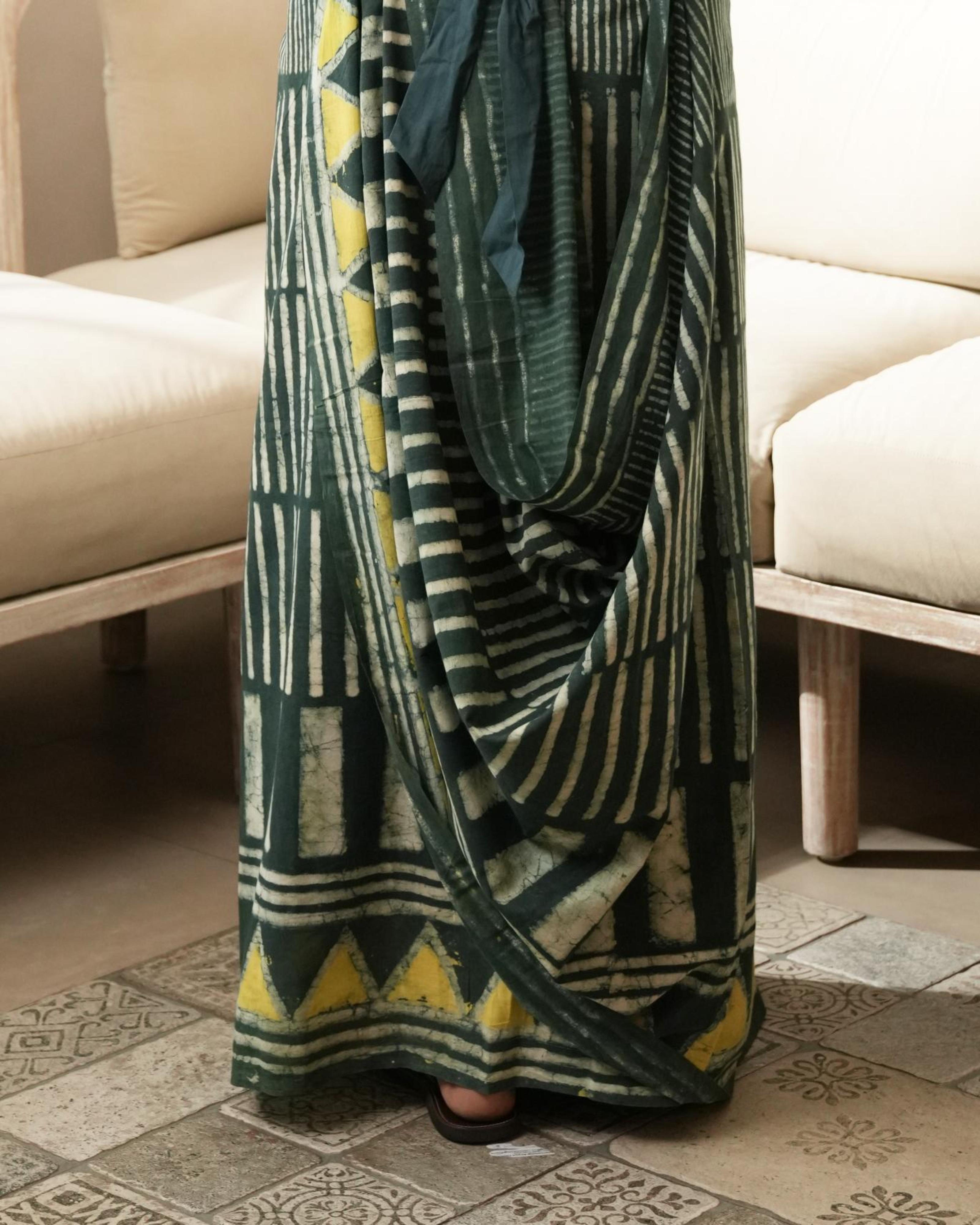 Dabu Print Mul Cotton Saree | Bottle Green Geometric for Creative Work & Casual Wear