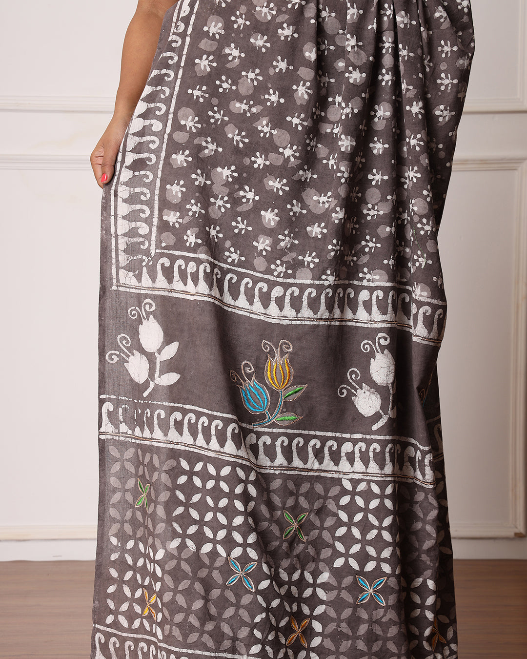 Dabu Print Mulmul Saree | Buti Grey with White Booti for Festive & Casual Wear