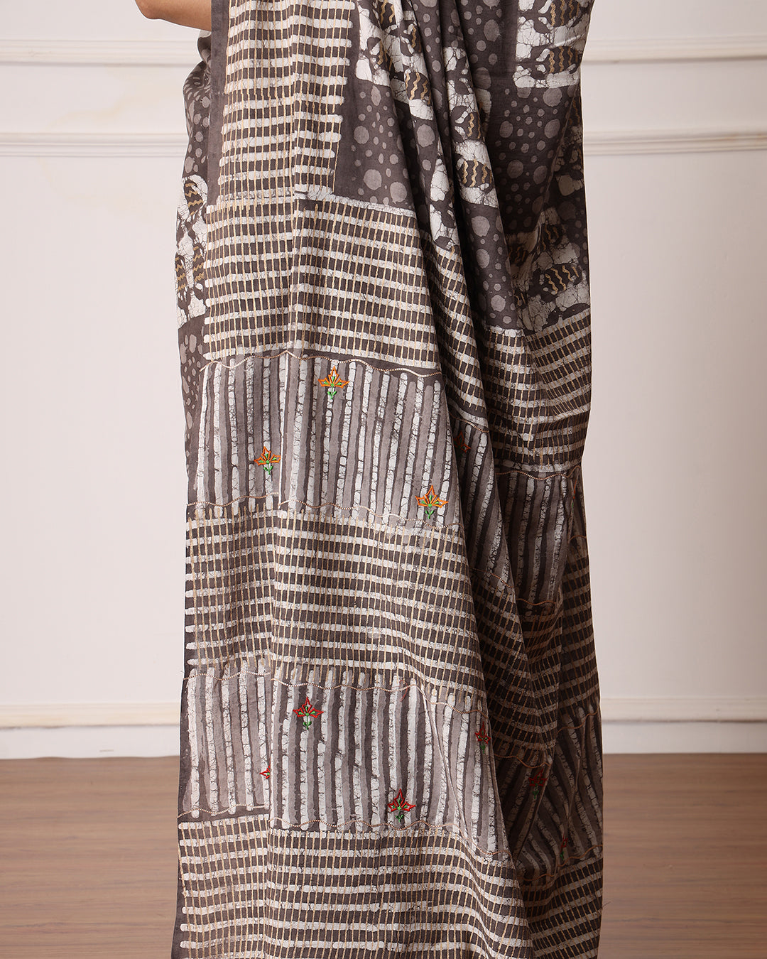Dabu Print Mulmul Saree | Floral Grey for Work, Lunches & Festive Gatherings