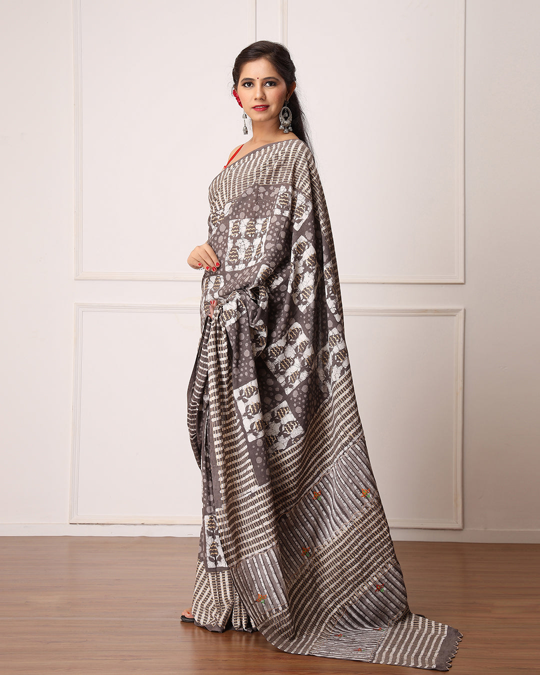 Dabu Print Mulmul Saree | Floral Grey for Work, Lunches & Festive Gatherings