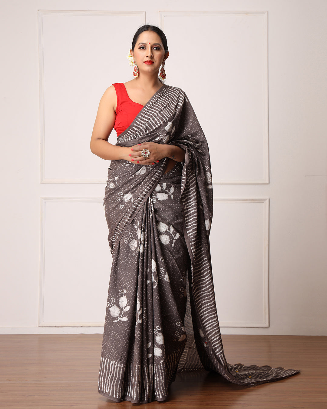 Dabu Print Mulmul Saree | White Floral Grey for Festive Events & Family Dinners