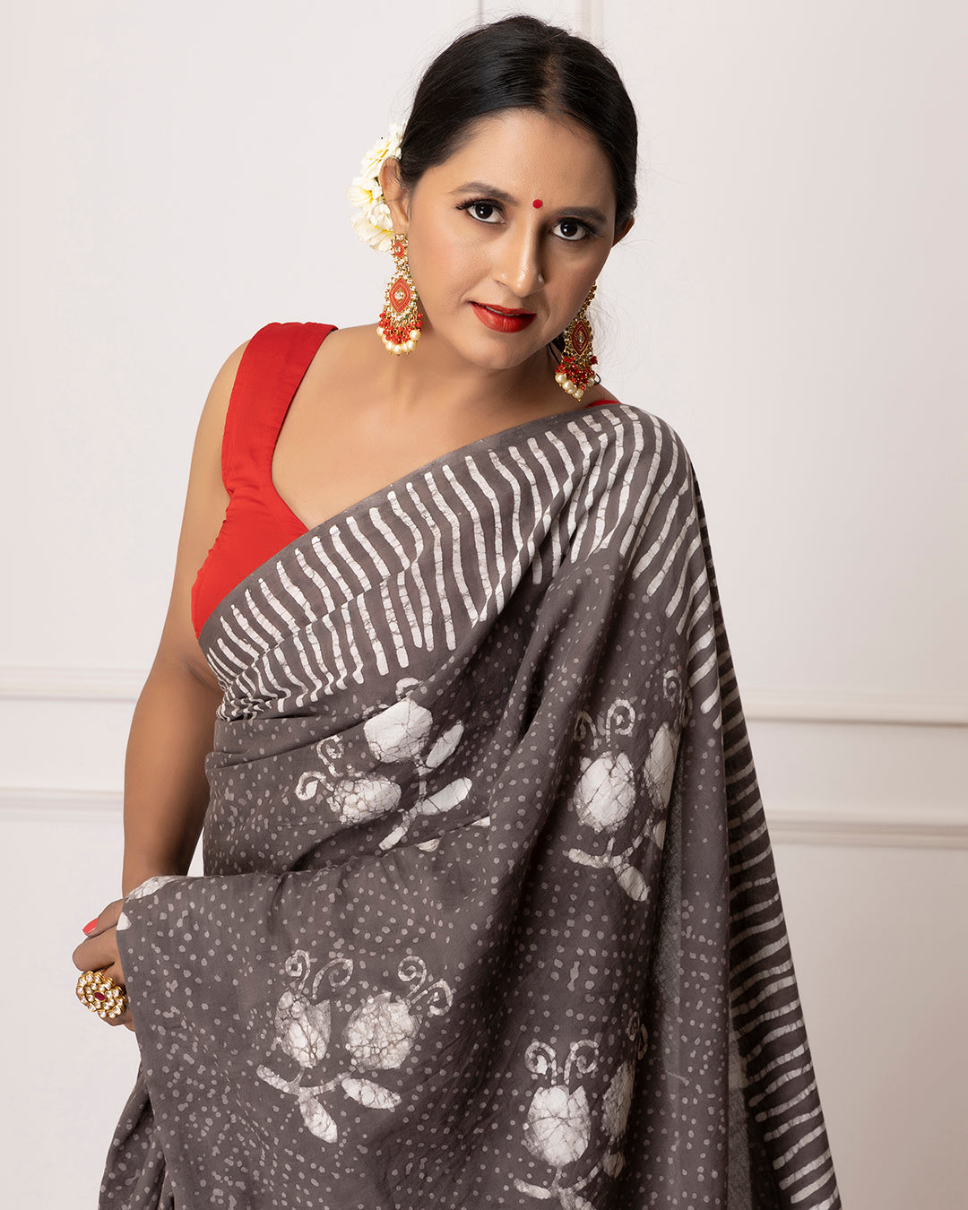 Dabu Print Mulmul Saree | White Floral Grey for Festive Events & Family Dinners