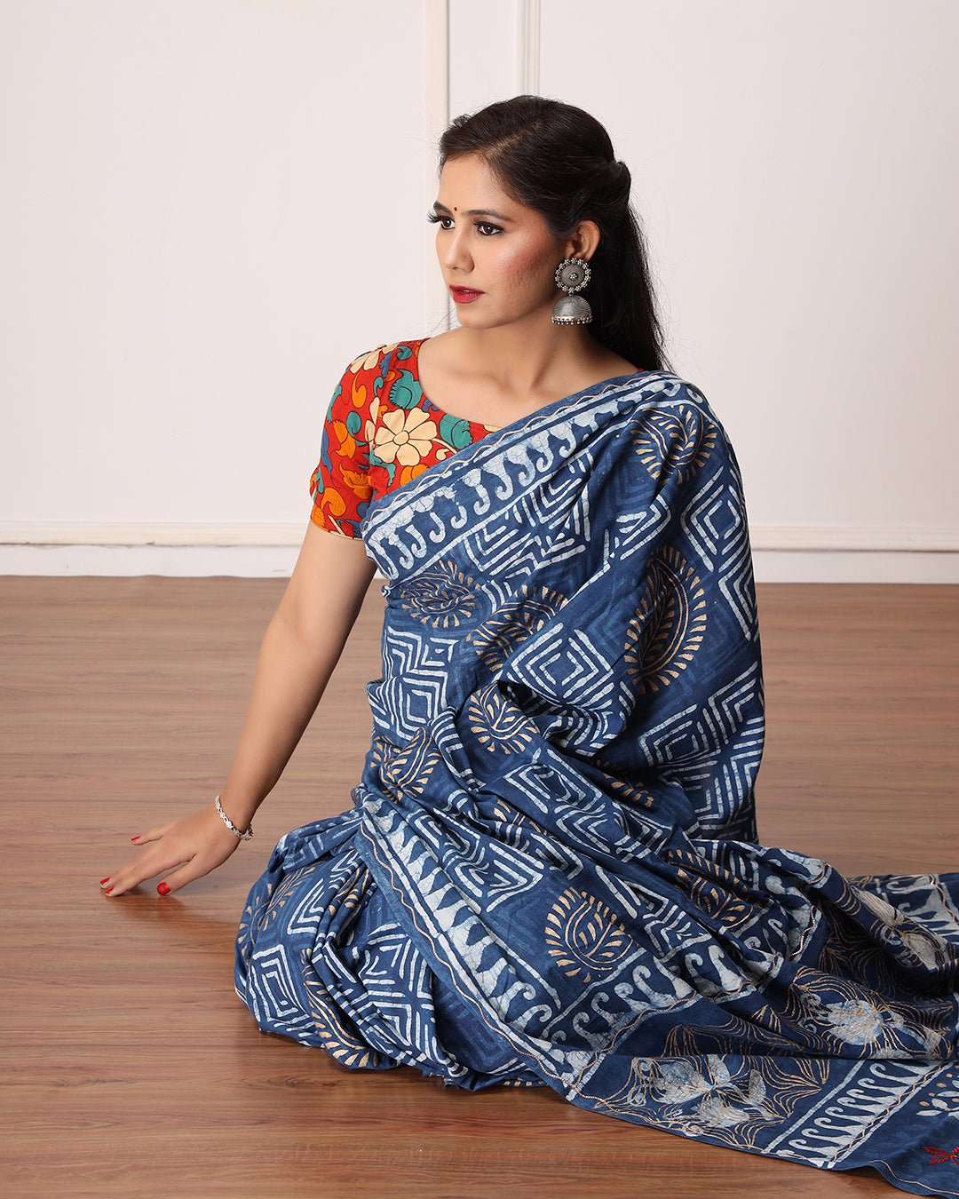 Dabu Print Mulmul Saree | White & Indigo Abstract for Work & Casual Outings