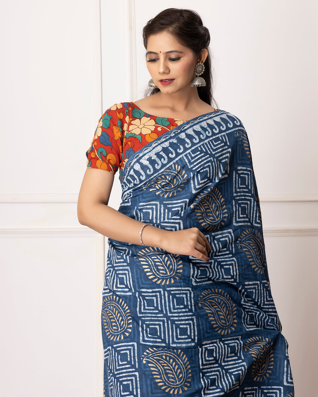 Dabu Print Mulmul Saree | White & Indigo Abstract for Work & Casual Outings